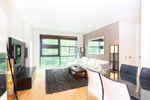 2 bedroom apartment for sale, Discovery Dock Apartments East, 3 South Quay Square, London, E14