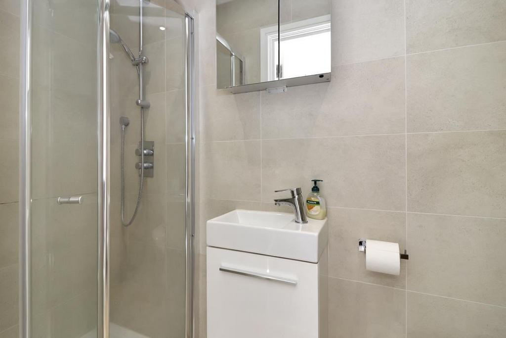 En suite to master