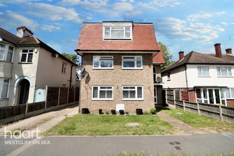 Flat 2, 11 - 17 Cavendish Gardens, Westcliff-on-sea, SS0 9XR