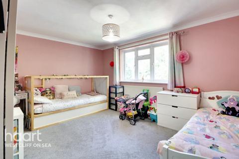 Flat 2, 11 - 17 Cavendish Gardens, Westcliff-on-sea, SS0 9XR