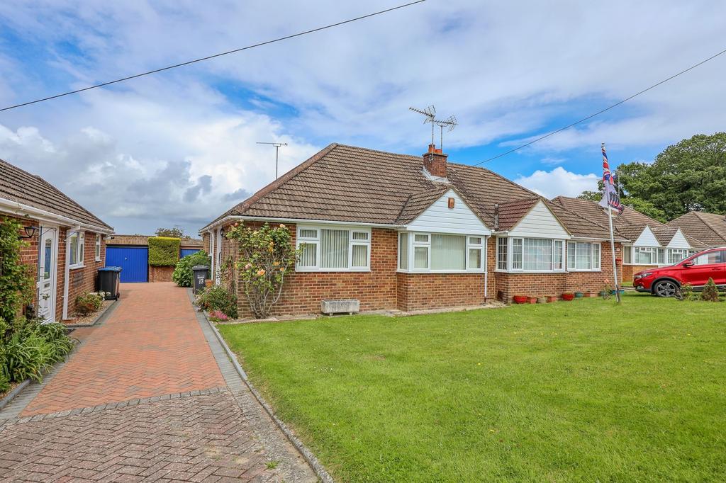 Woodcrest Road, Burgess Hill, RH15 2 bed semidetached bungalow for