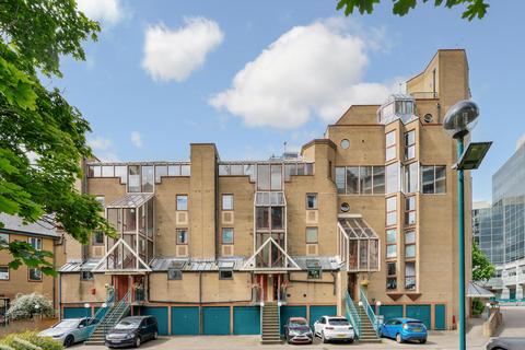 1 bedroom flat for sale, Tradewinds Court, Asher Way, London, E1W
