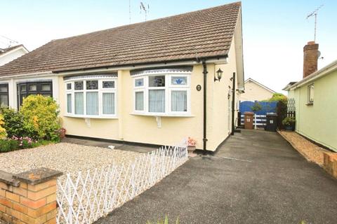 2 bedroom bungalow for sale, Delmar Gardens, Wickford, Essex, SS11