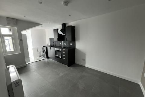 1 bedroom flat to rent, Poplar Road, Smethwick, West Midlands, B66