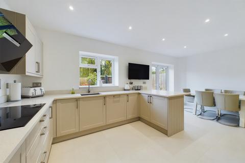 28 Bartel Close, Hemel Hempstead, HP3 8LY
