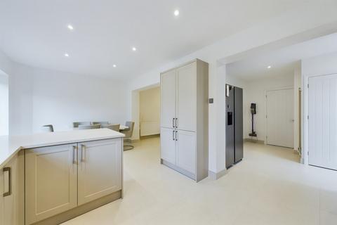 28 Bartel Close, Hemel Hempstead, HP3 8LY