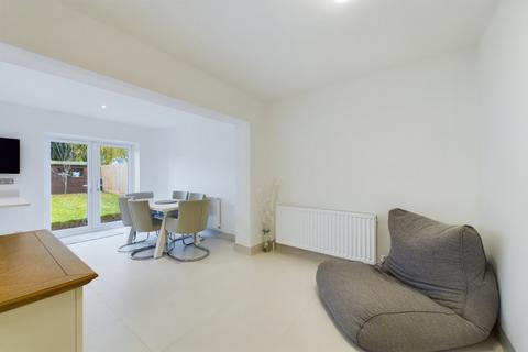28 Bartel Close, Hemel Hempstead, HP3 8LY