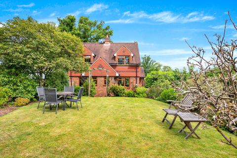 4 bedroom cottage for sale, Petworth Road, Haslemere, GU27