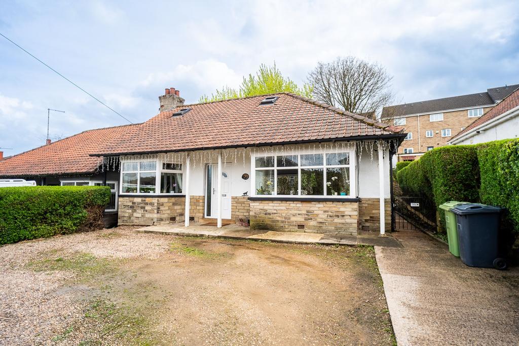 Wiggan Lane, Huddersfield, HD2 4 bed semidetached bungalow for sale
