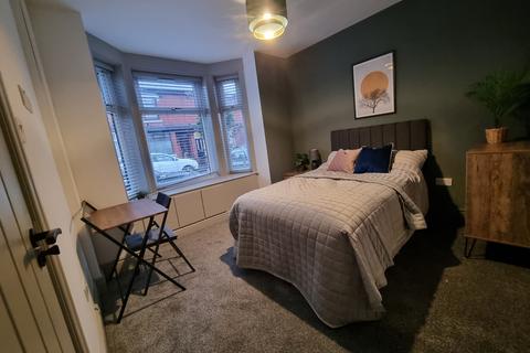 5 bedroom house share to rent, Holly Street, Droylsden,