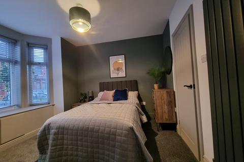 5 bedroom house share to rent, Holly Street, Droylsden,