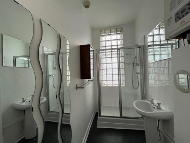 Ensuite (2)