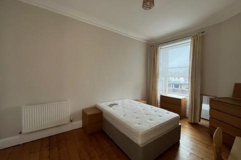 3 bedroom flat to rent, Morningside Road, Edinburgh EH10
