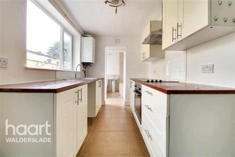 3 bedroom terraced house to rent, Grove Road, Chatham, ME4