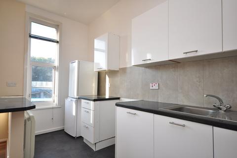 2 bedroom flat to rent, High Street Chatham ME4