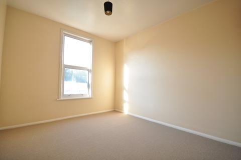 2 bedroom flat to rent, High Street Chatham ME4