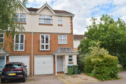 3 bedroom townhouse to rent, Danesfield Close, WALTON-ON-THAMES, KT12