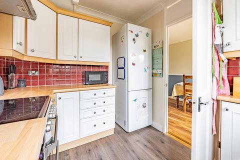 7 Dovetrees, Carterton, OX18 1AN