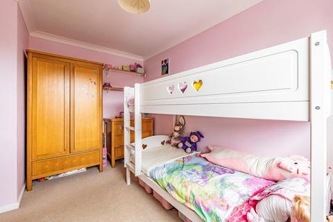 7 Dovetrees, Carterton, OX18 1AN