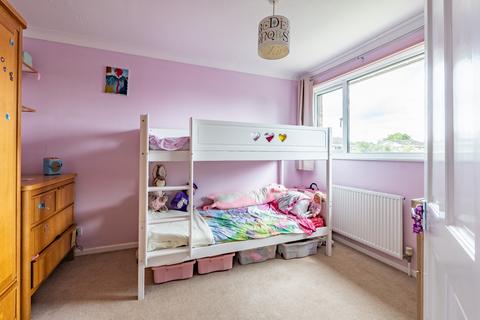 7 Dovetrees, Carterton, OX18 1AN