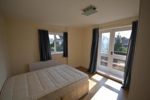 3 bedroom flat to rent, Harvist Road, Queens Park, NW6