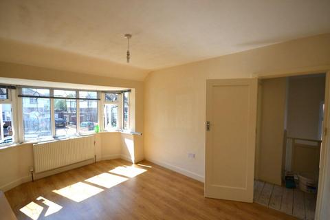 3 bedroom flat to rent, Harvist Road, Queens Park, NW6