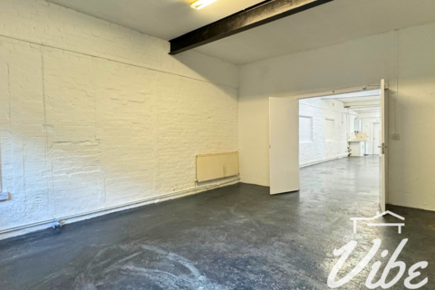 Industrial unit to rent, Falkland Road, Barnet EN5