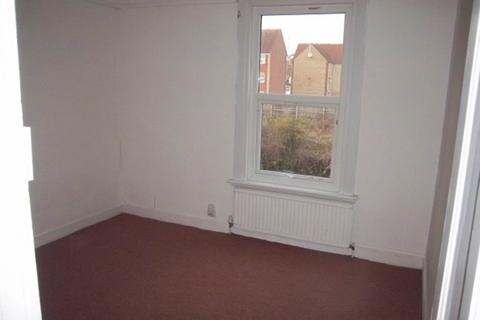 2 bedroom flat to rent, Fff Ambleside Drive, Southend On Sea