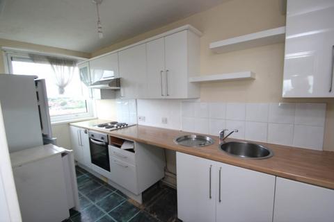 2 bedroom flat for sale, Mansel Close, Leigh On Sea