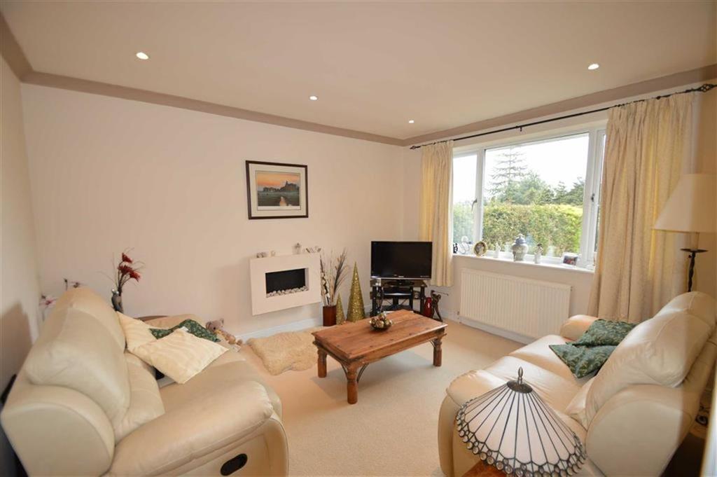 Fleet Lane, Queensbury BD13, Bradford 2 bed semidetached bungalow £