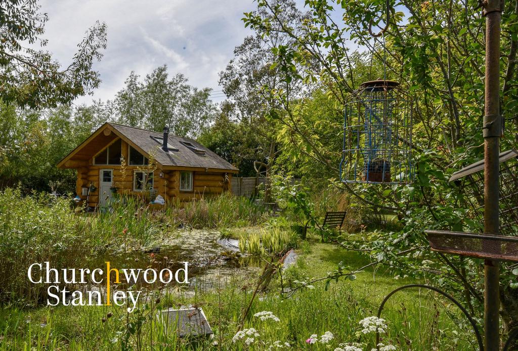 Log cabin &#43; wildlife pond