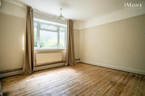 2 bedroom flat for sale, Benhurst Court, London SW16