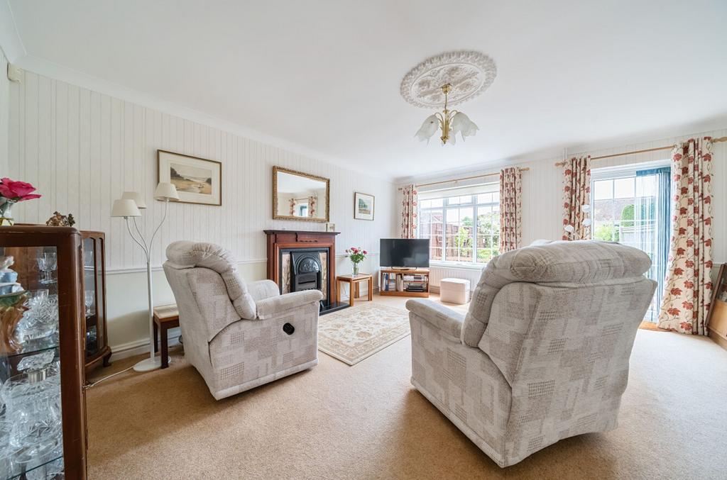 East Street, Selsey, PO20 3 bed end of terrace house for sale £315,000