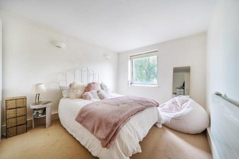 2 bedroom flat for sale, Wellington Square, Islington