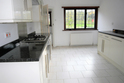 3 bedroom detached house to rent, Canteen Road, Whiteley Bank PO38