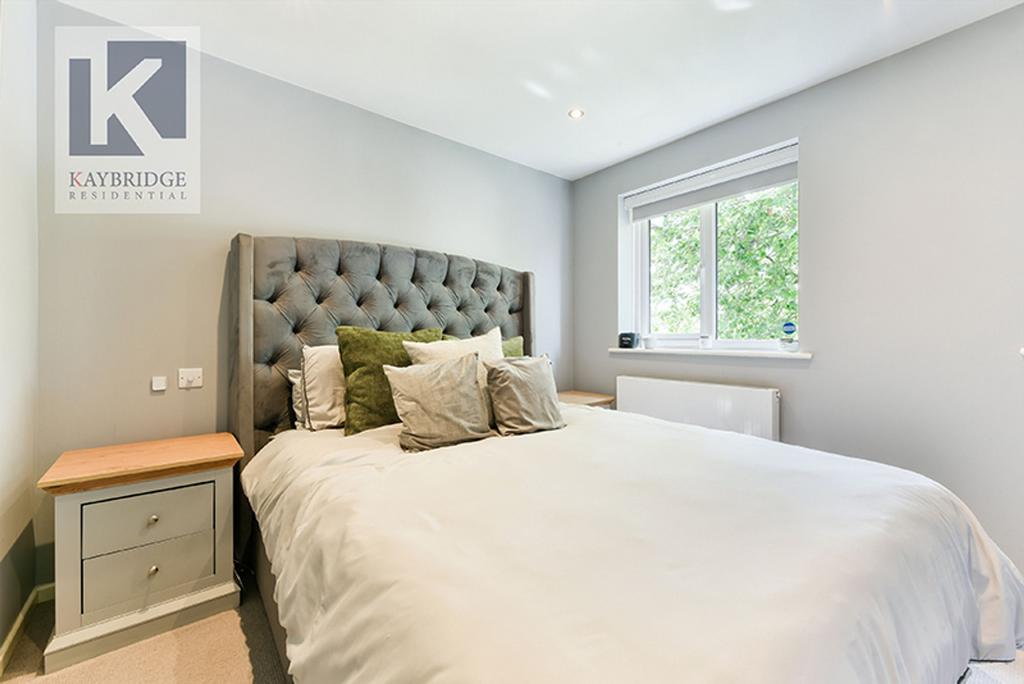 Cotswold Way, Worcester Park - KT4 8 LL