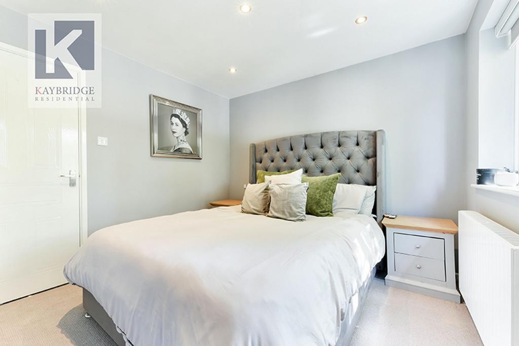 Cotswold Way, Worcester Park - KT4 8 LL