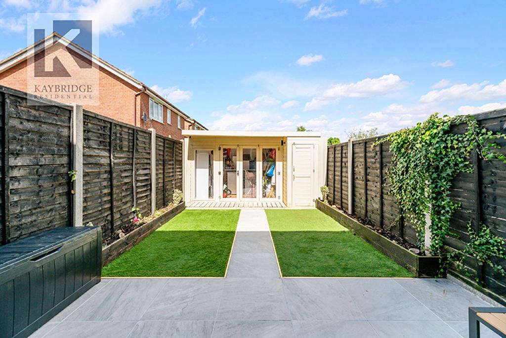 Cotswold Way, Worcester Park - KT4 8 LL