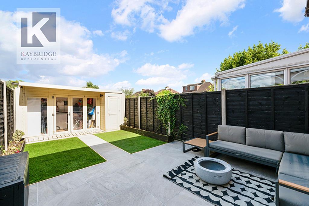 Cotswold Way, Worcester Park - KT4 8 LL