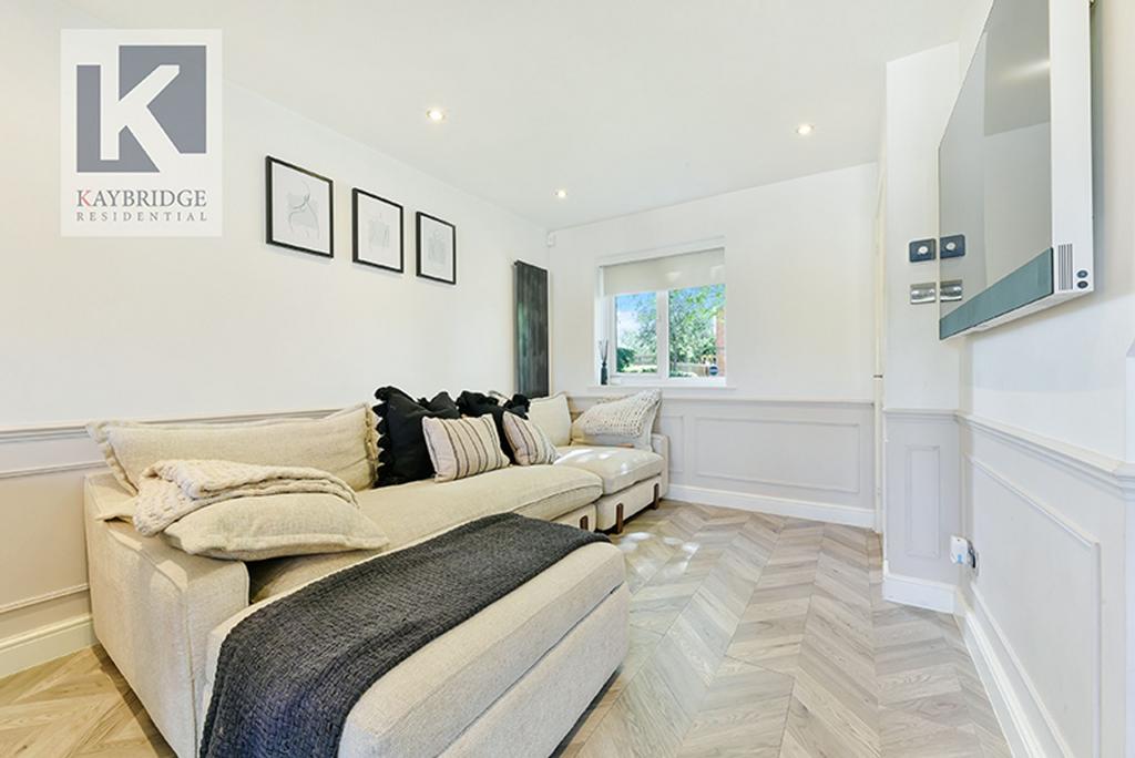Cotswold Way, Worcester Park - KT4 8 LL