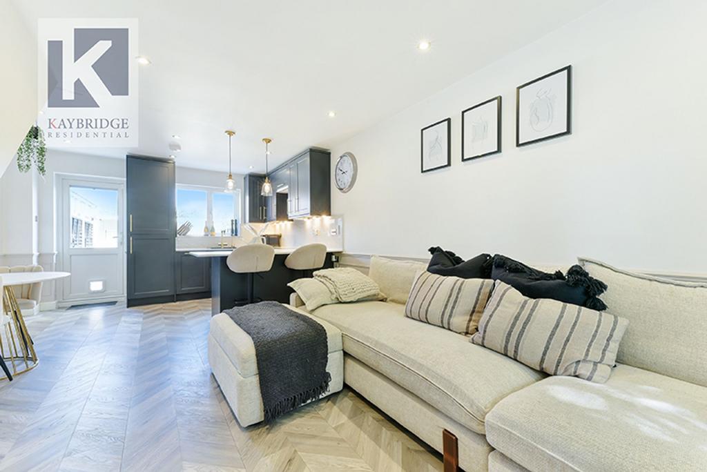 Cotswold Way, Worcester Park - KT4 8 LL
