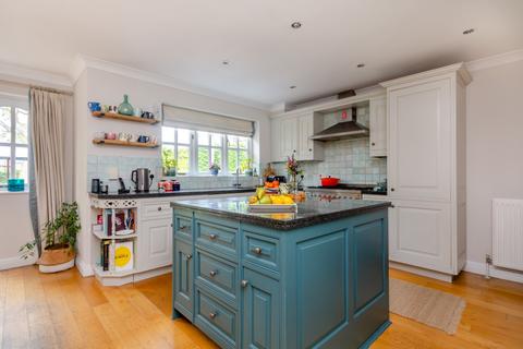 2 Birch Gardens, Amersham, HP7 9TH