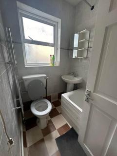 2 bedroom terraced house to rent, Third Avenue, Walthamstow, E17