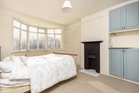 4 bedroom house to rent, Harewood Road Colliers Wood SW19