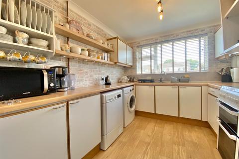 3 bedroom semi-detached house for sale, Chestnut Way, Titchfield Common