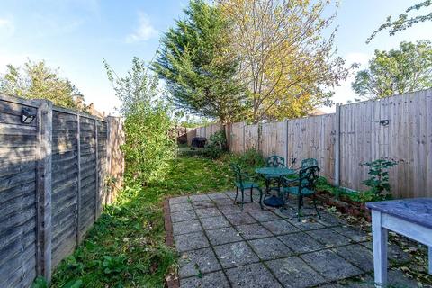 16 Donne Place, Mitcham, CR4 1DX