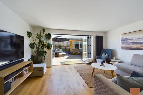 26 Lowenna Lane, Perranporth, TR6 0FE
