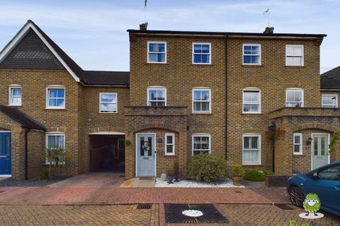 5 bedroom terraced house for sale, CROFTON SQUARE, SHERFIELD-ON-LODDON, HOOK, HAMPSHIRE, RG27