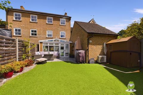 5 bedroom terraced house for sale, CROFTON SQUARE, SHERFIELD-ON-LODDON, HOOK, HAMPSHIRE, RG27