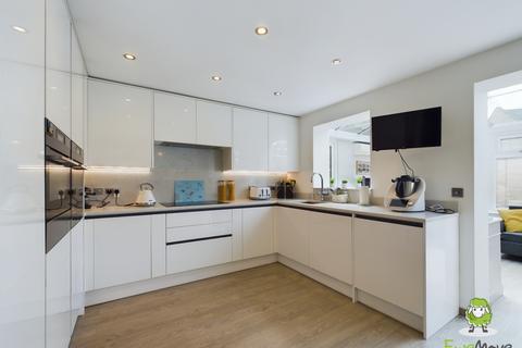 18 Crofton Square, Sherfield On Loddon, Hook, RG27 0SX